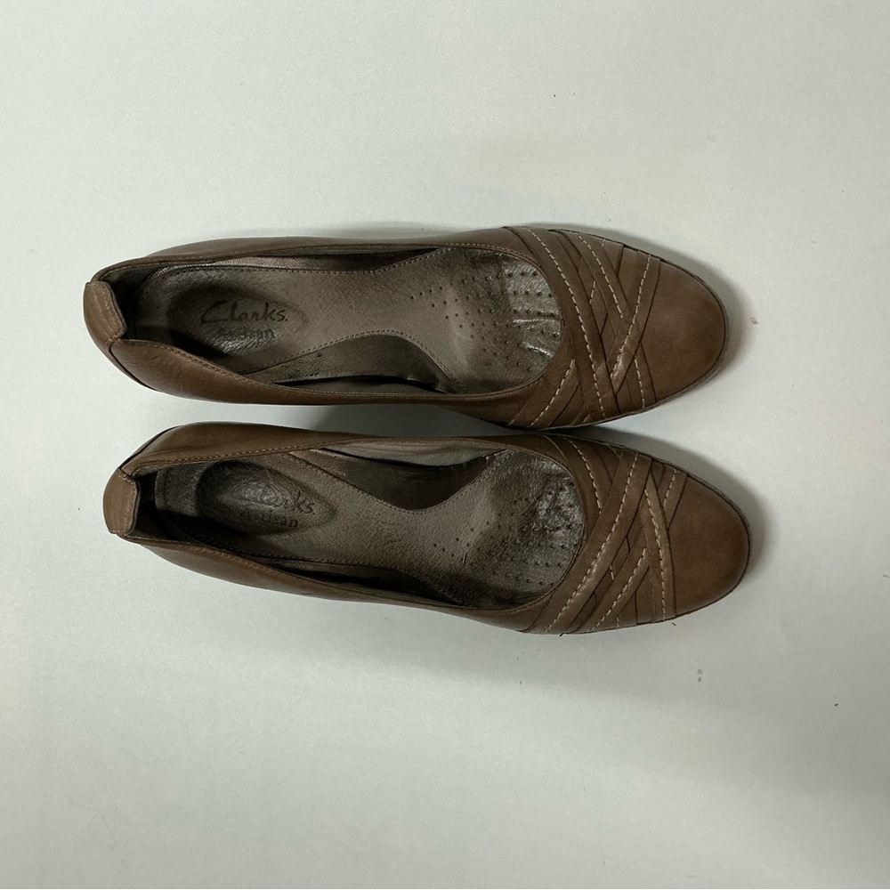 Clark's Artisan Women's Leather Upper Slip On Block Heel Pump Brown Size 7.